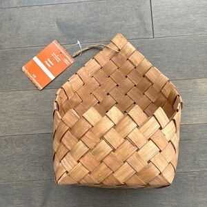 ASHLAND Brown Woven Hanging Basket, Rustic Farmhouse Decor, Wall Storage SMALL